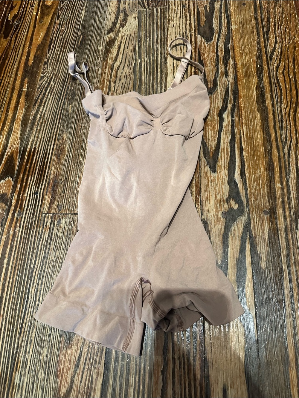 SKIMS NWOT Seamless sculpt shapewear strapless shortie